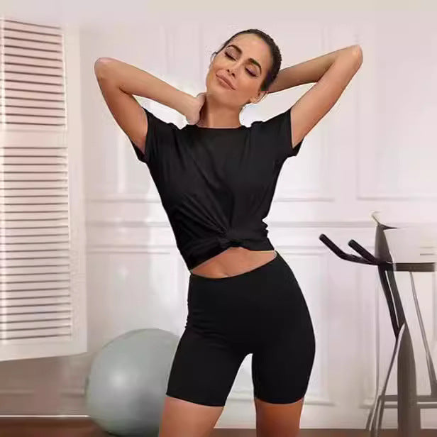 Women’s round-neck loose sports T-shirt.