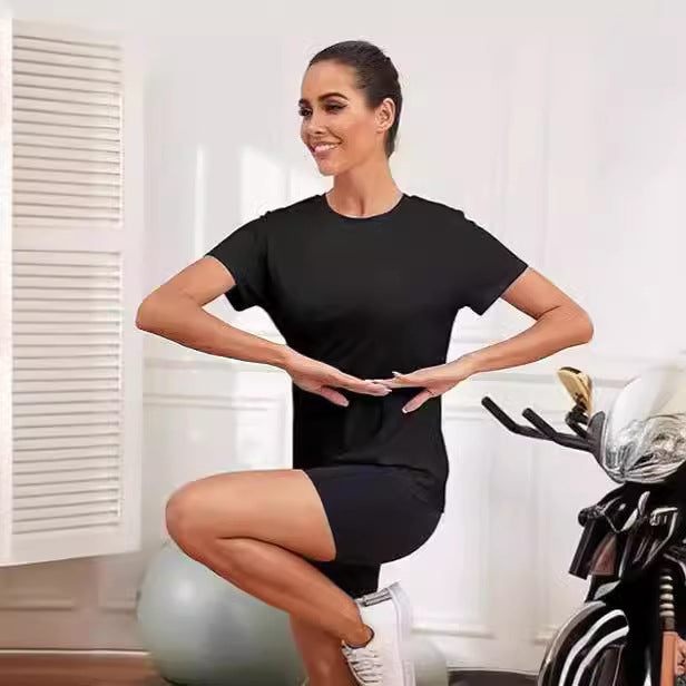 Women’s round-neck loose sports T-shirt.